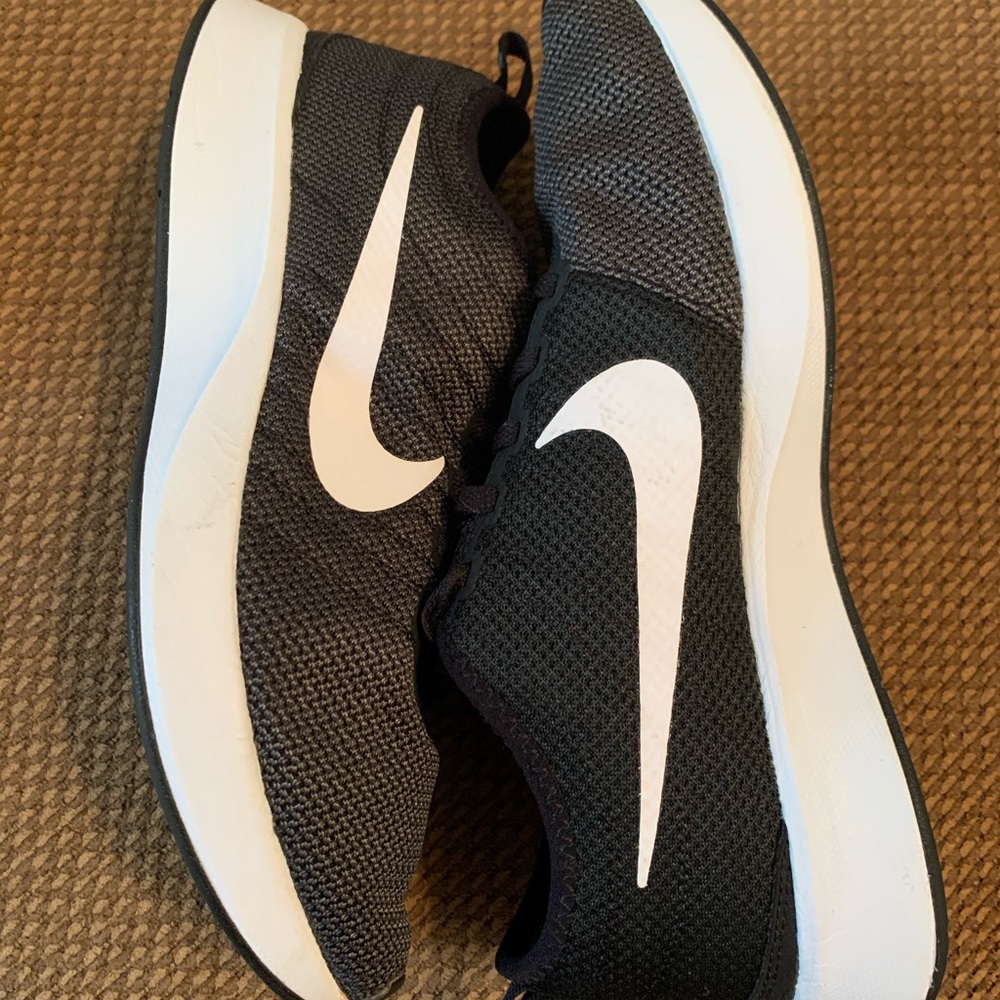 Nike Womens DualTone Racer Sneaker